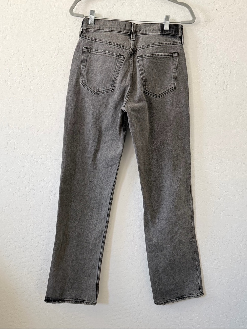 Abercrombie & Fitch The baggy Low Rise Straight-Leg Jeans - Picture 2 of 5